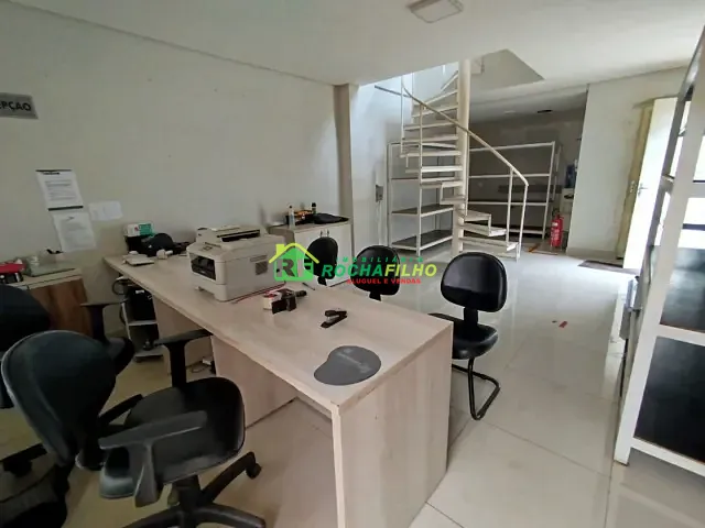 Prédio com 216m², para alugar, no bairro Comprida em Teresina