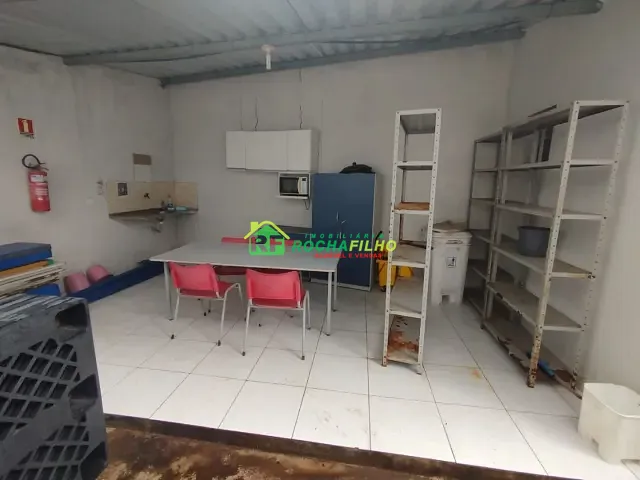 Prédio com 216m², para alugar, no bairro Comprida em Teresina