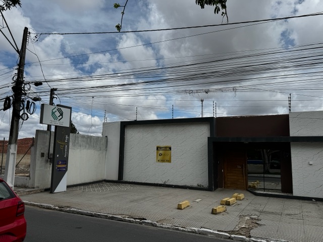 Prédio para alugar, no bairro Alto do Cruzeiro em Arapiraca
