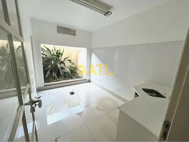 Prédio com 186m², à venda, no bairro Centro em Ourinhos