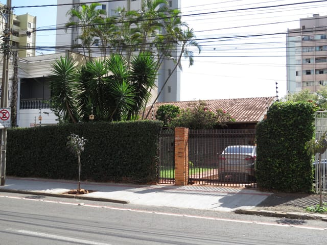 Prédio com 585m² 4 quartos e 3 banheiros, à venda, no bairro Centro em Londrina
