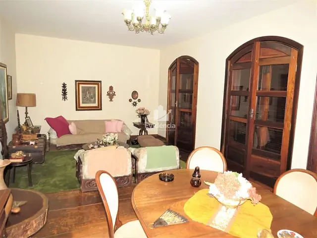 Prédio com 585m² 4 quartos e 3 banheiros, à venda, no bairro Centro em Londrina