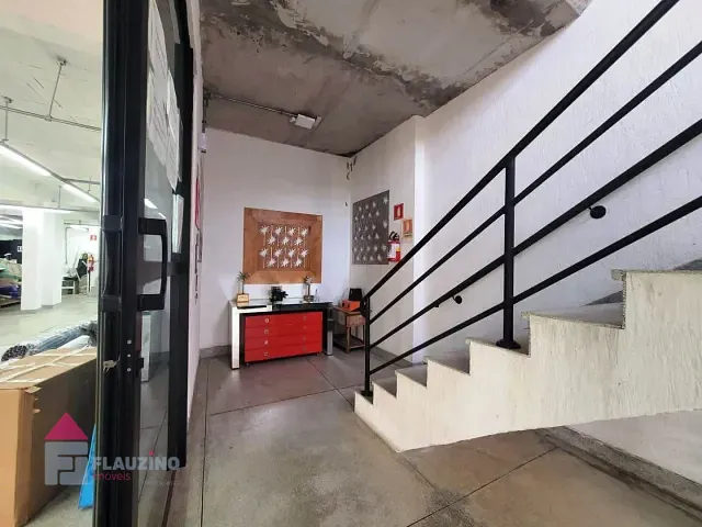Prédio com 250m², à venda, no bairro Jardim Pirajussara em São Paulo