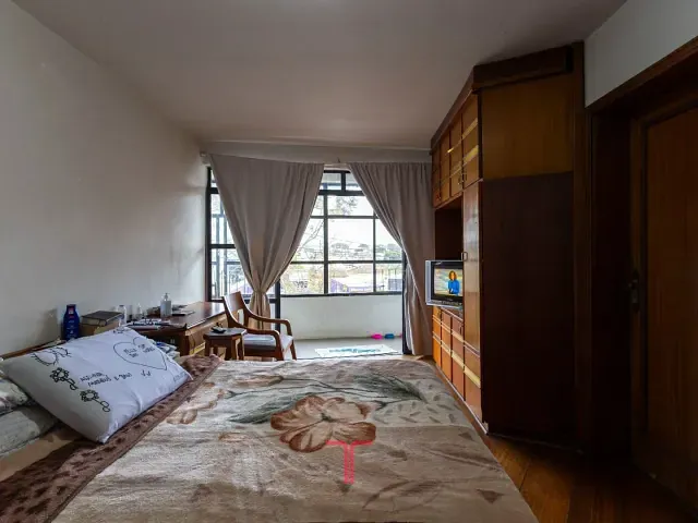 Prédio com 395m², à venda, no bairro Portão em Curitiba