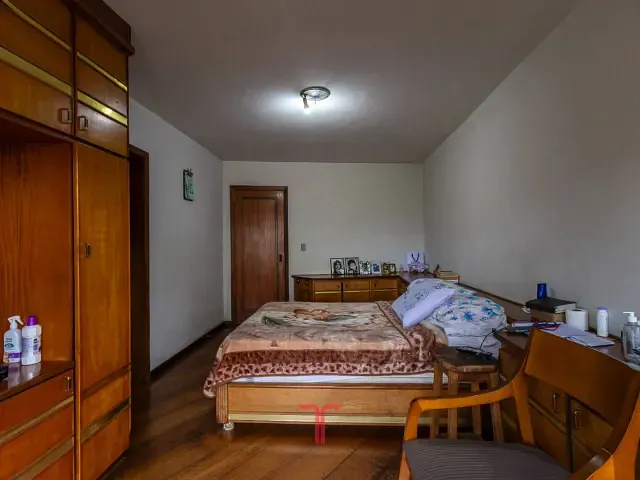 Prédio com 395m², à venda, no bairro Portão em Curitiba