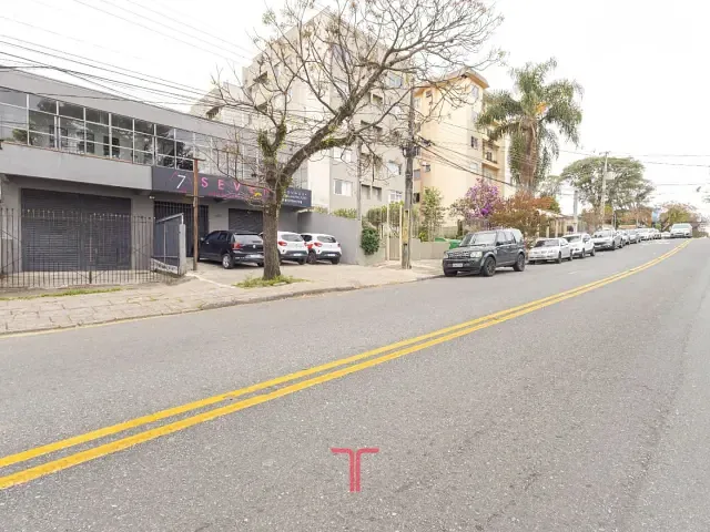 Prédio com 395m², à venda, no bairro Portão em Curitiba