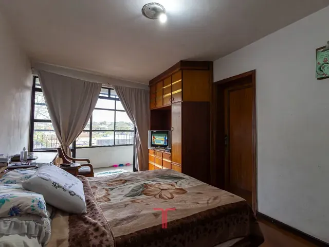 Prédio com 395m², à venda, no bairro Portão em Curitiba