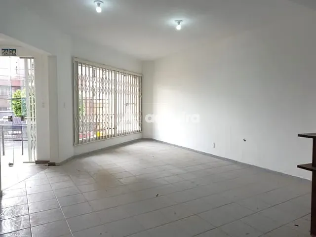 Prédio com 370m², à venda ou para alugar, no bairro Centro em Ponta Grossa