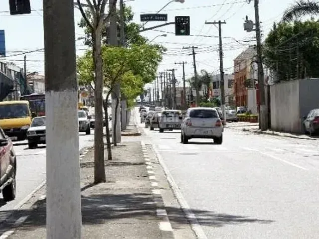 Prédio com 2400m², à venda ou para alugar, no bairro Braz Cubas em Mogi das Cruzes