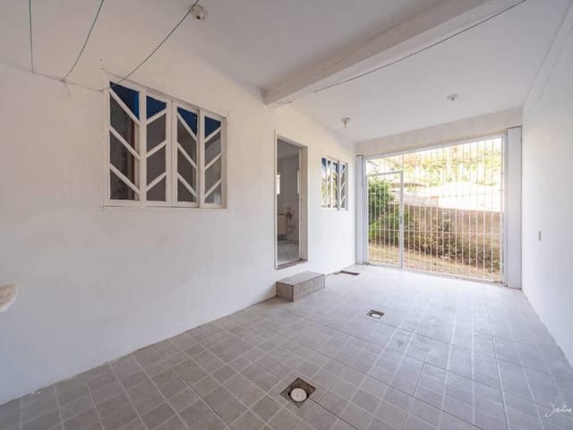 Prédio com 215m² 6 quartos e 4 banheiros, à venda, no bairro Vargem do Bom Jesus em Florianópolis