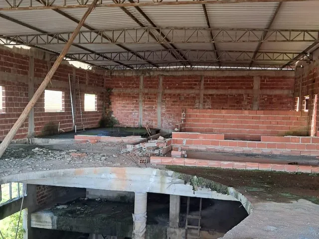 Prédio com 900m², à venda, no bairro Portal das Colinas em Guaratinguetá