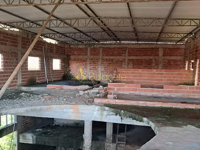 Prédio com 900m², à venda, no bairro Portal das Colinas em Guaratinguetá