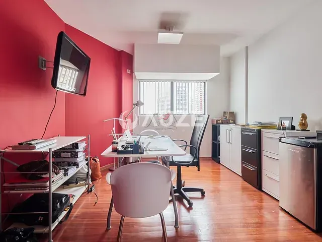 Prédio com 22m² 1 quarto e 1 banheiro, à venda, no bairro Centro em Curitiba