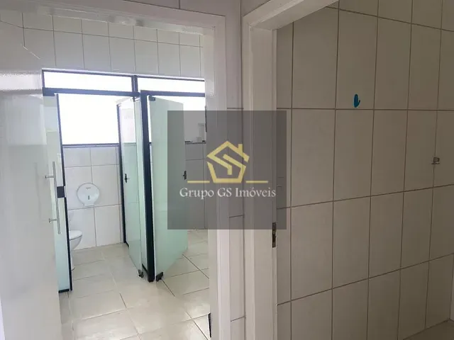Prédio com 300m², para alugar, no bairro Jardim Santo Antônio em Valinhos