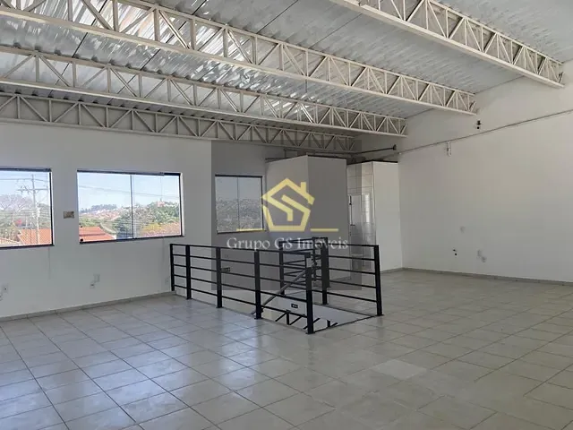 Prédio com 300m², para alugar, no bairro Jardim Santo Antônio em Valinhos
