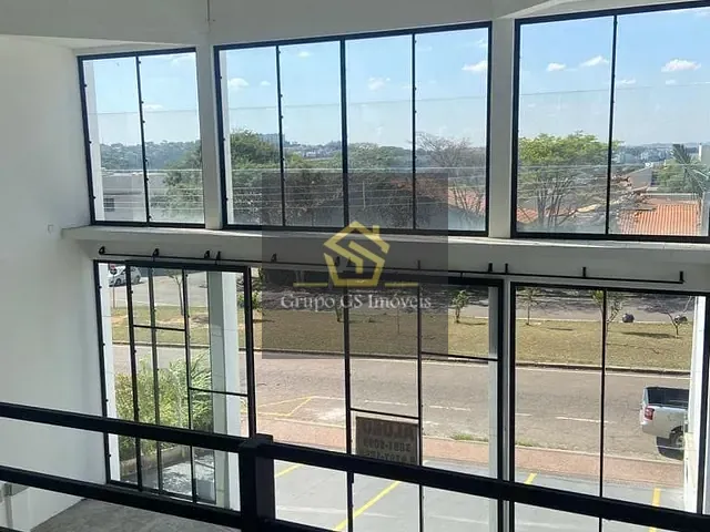 Prédio com 300m², para alugar, no bairro Jardim Santo Antônio em Valinhos