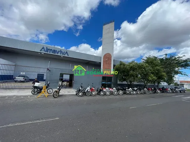 Prédio com 6300m², para alugar, no bairro São Pedro em Teresina