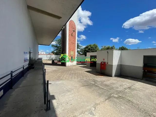 Prédio com 6300m², para alugar, no bairro São Pedro em Teresina