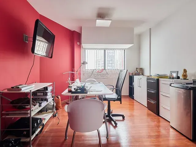 Prédio com 22m² 1 quarto e 1 banheiro, à venda, no bairro Centro em Curitiba