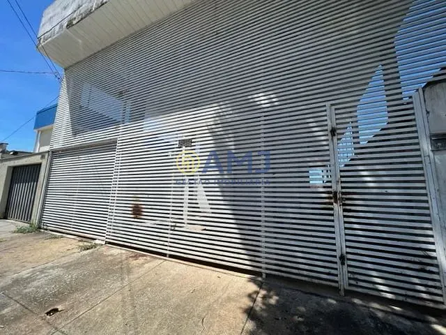 Prédio com 250m², à venda, no bairro Vila Redenção em Goiânia