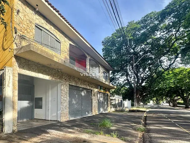 Prédio com 560m², à venda, no bairro Zona 08 em Maringá