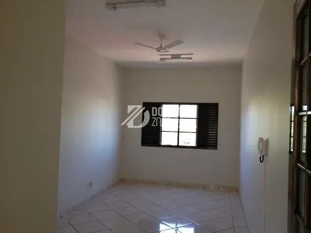 Prédio com 960m², para alugar, no bairro Parque do Mirante em Uberaba