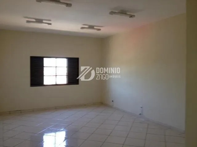 Prédio com 960m², para alugar, no bairro Parque do Mirante em Uberaba