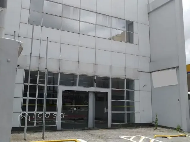 Prédio com 400m², à venda ou para alugar, no bairro Independência em Taubaté