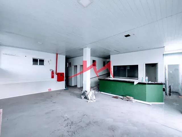 Prédio com 565m², à venda, no bairro Vila Três em São Gonçalo