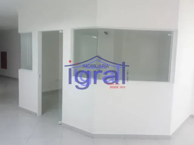 Prédio com 816m², para alugar, no bairro Liberdade em São Paulo