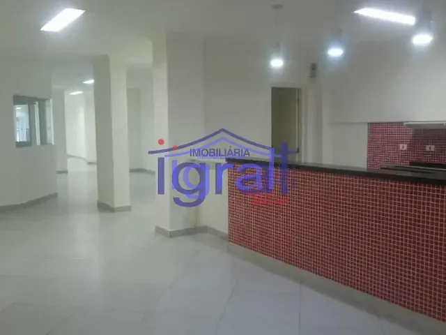 Prédio com 816m², para alugar, no bairro Liberdade em São Paulo