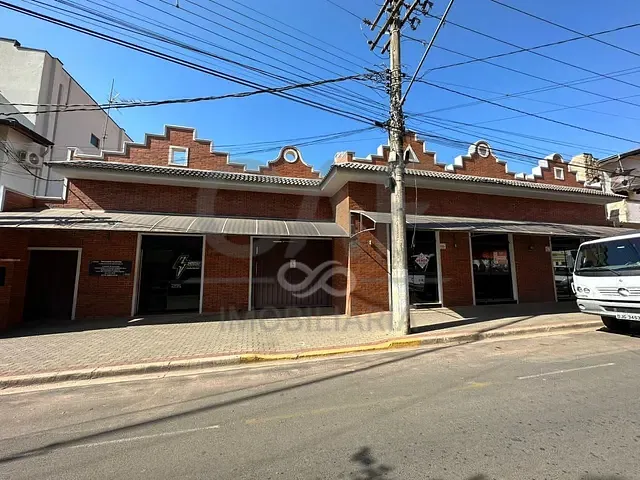 Prédio com 605m², à venda, no bairro Centro em Holambra