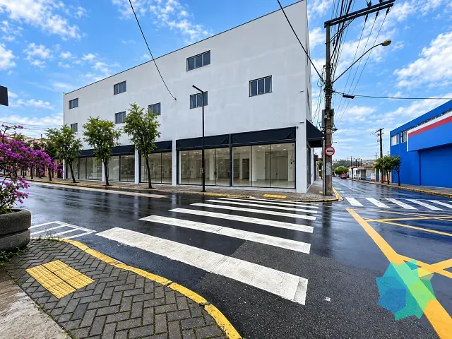 Prédio com 1050m², para alugar, no bairro Centro em Salto