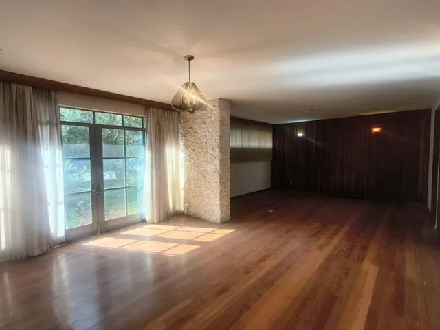 Prédio com 231m² 4 quartos e 4 banheiros, para alugar, no bairro Centro em Londrina