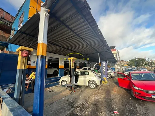 Prédio à venda, no bairro Engenho Velho da Federação em Salvador