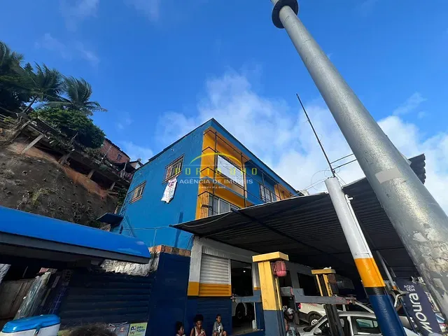 Prédio à venda, no bairro Engenho Velho da Federação em Salvador