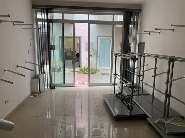 Prédio com 150m², à venda ou para alugar, no bairro Condomínio Centro Comercial Alphaville em Barueri