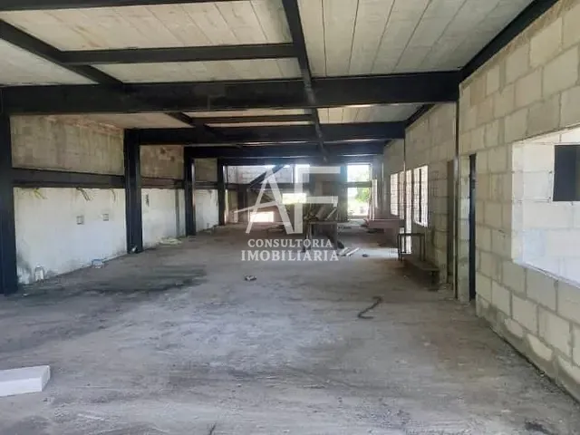 Prédio com 1200m², à venda, no bairro Jardim Satélite em São José dos Campos