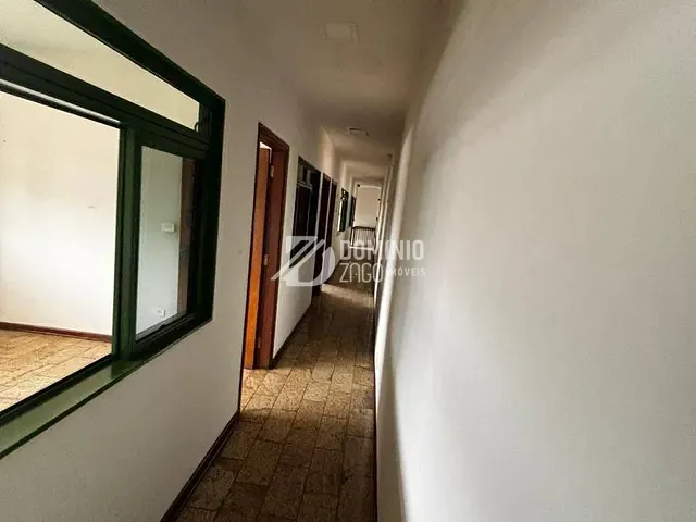 Galpão / Barracão com 950m², para alugar, no bairro São Benedito em Uberaba