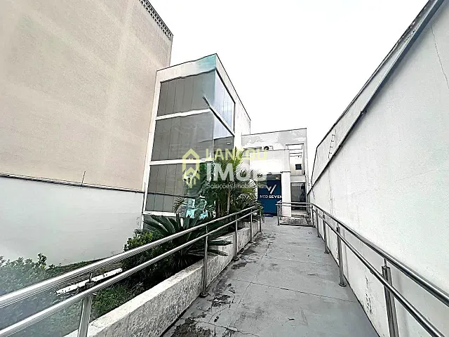 Prédio à venda, no bairro Vila Santa Terezinha em Várzea Paulista