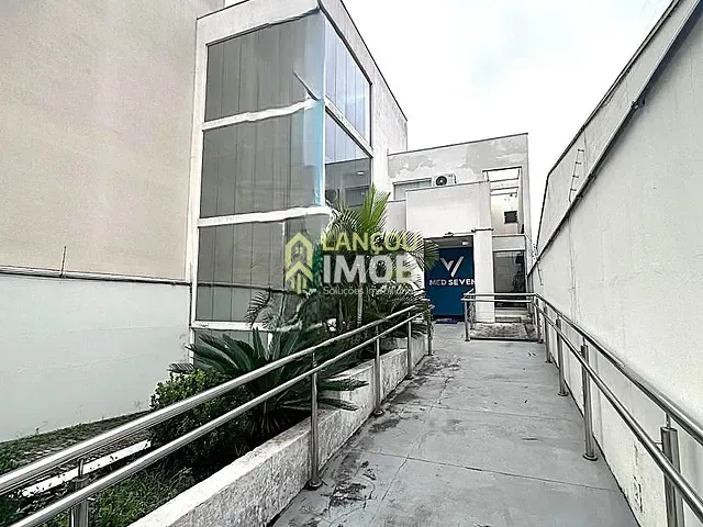 Prédio à venda, no bairro Vila Santa Terezinha em Várzea Paulista