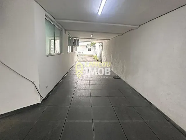 Prédio à venda, no bairro Vila Santa Terezinha em Várzea Paulista