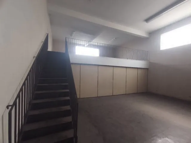 Prédio com 400m², para alugar, no bairro Vila Regente Feijó em São Paulo