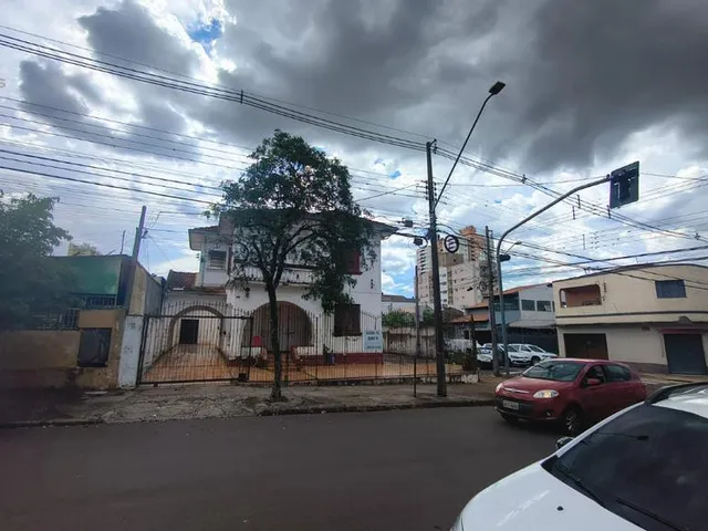 Prédio com 294m² 5 quartos e 5 banheiros, à venda, no bairro Centro em Londrina