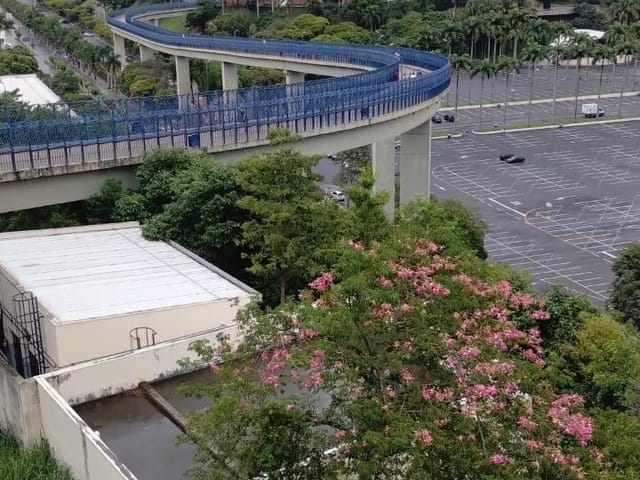 Prédio com 1133m², à venda, no bairro Centro em Aparecida