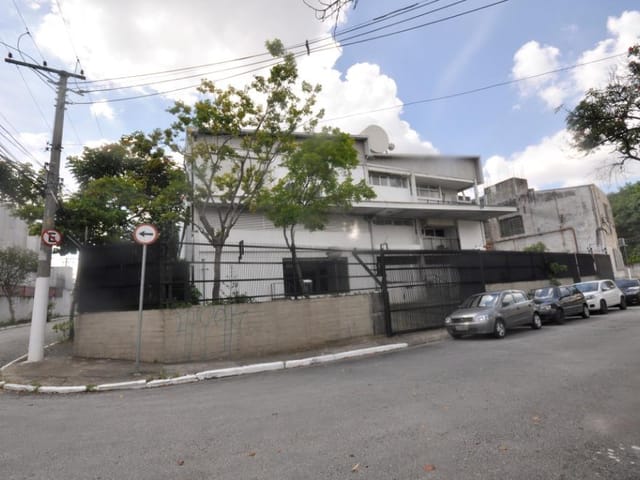 Prédio com 1970m², para alugar, no bairro Barra Funda em São Paulo