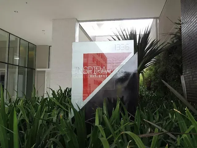 Prédio com 33m², para alugar, no bairro ÁGUA VERDE em Curitiba