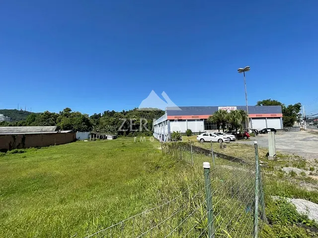 Prédio com 5500m², à venda, no bairro Itoupava Norte em Blumenau