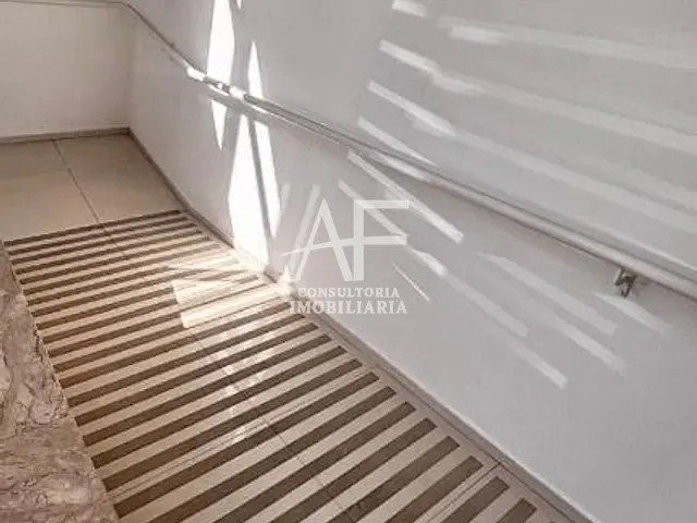 Prédio com 250m², para alugar, no bairro Centro em Pindamonhangaba