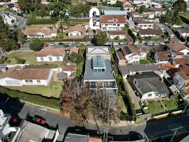 Prédio com 955m², à venda, no bairro Abernessia em Campos do Jordão